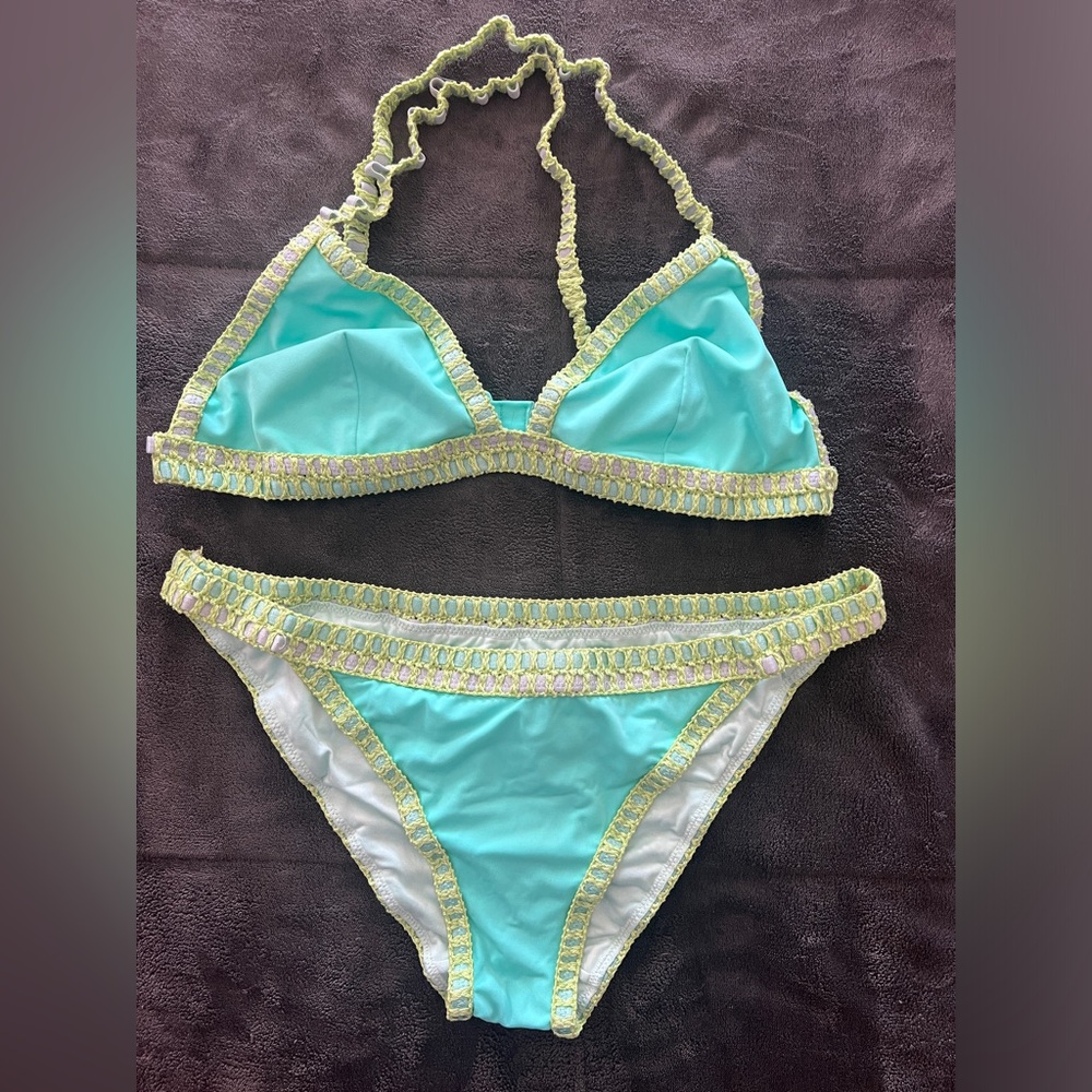 Victoria’s Secret Bikini Set Top MD bottom LG